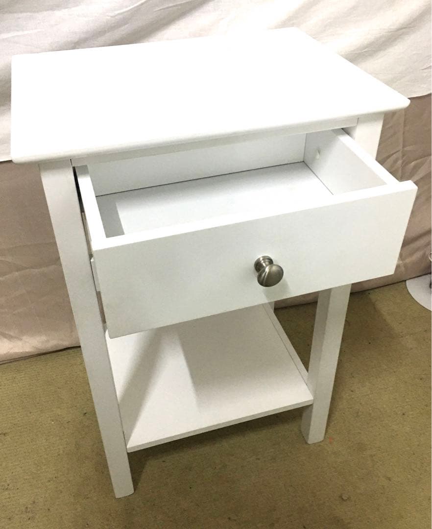 ベッドサイドテーブル木製　ホワイト