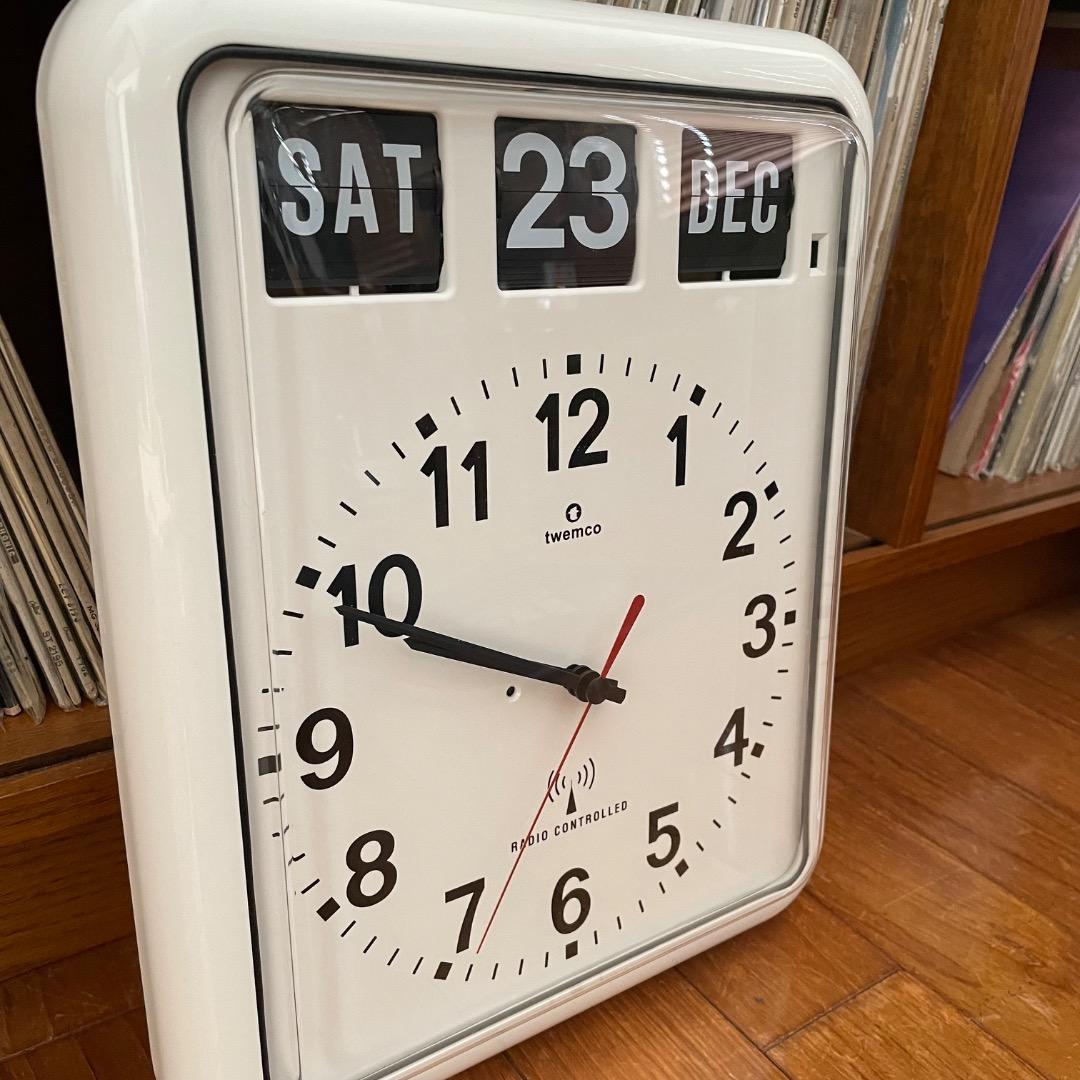 新品同様★TWENCO/トゥエンコ/パタパタ電波時計★ RC-12Aホワイト