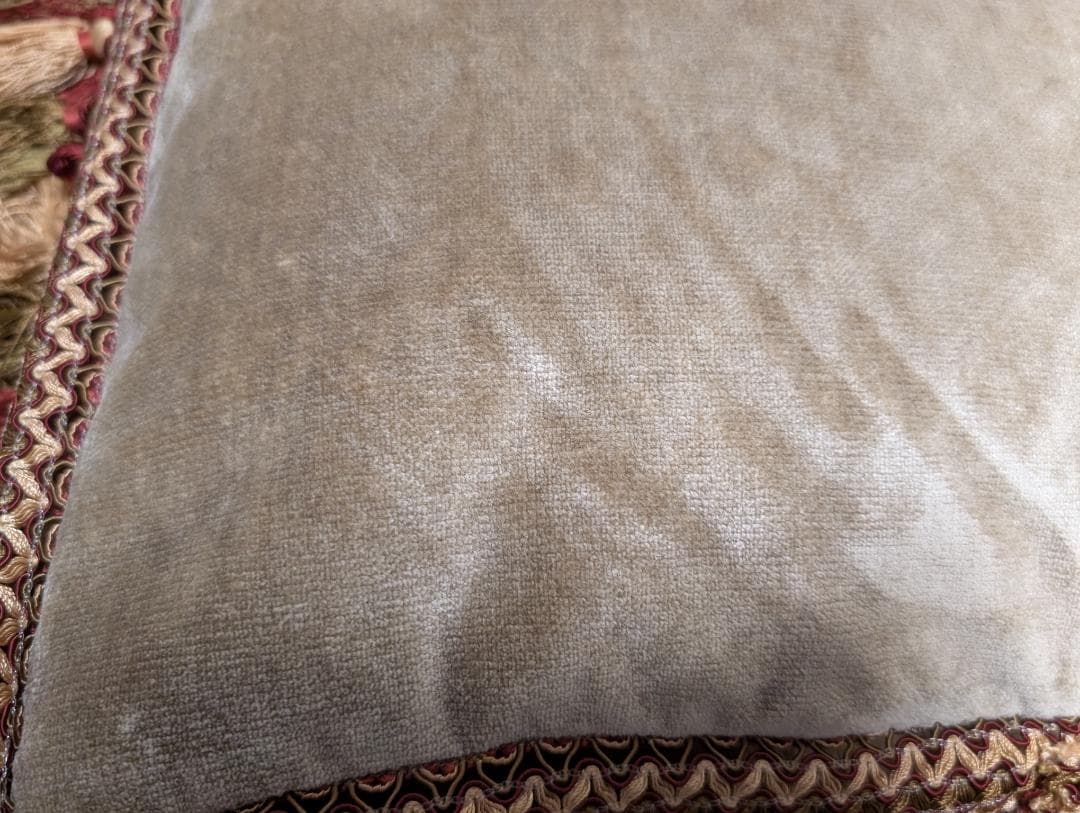 お洒落なクッション　アンティーク調