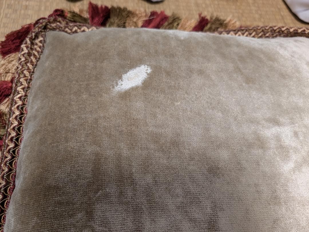 お洒落なクッション　アンティーク調