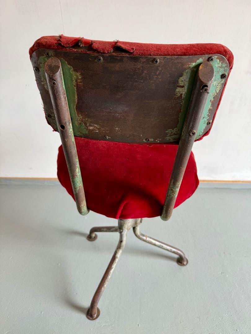 鉄脚 椅子 モケットチェア 電車？