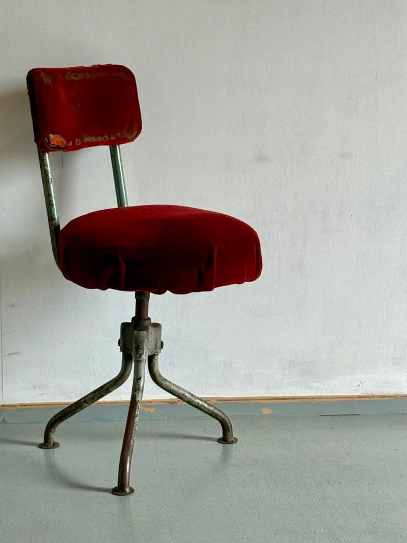 鉄脚 椅子 モケットチェア 電車？