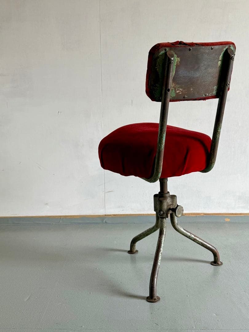 鉄脚 椅子 モケットチェア 電車？