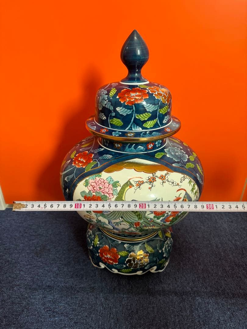 1955 366 有田焼　金龍窯　博山作　沈香壷　飾壷