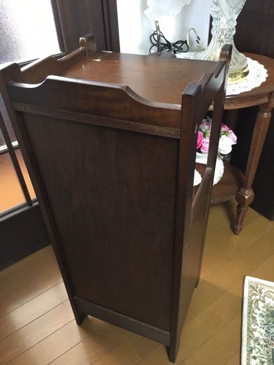 サイドテーブル