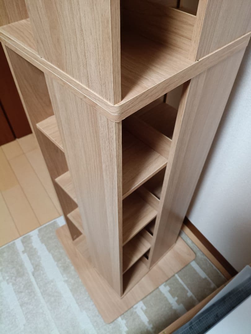 【本体300円】ニトリ 壁付けできる回転式コミックラック8段(NA)