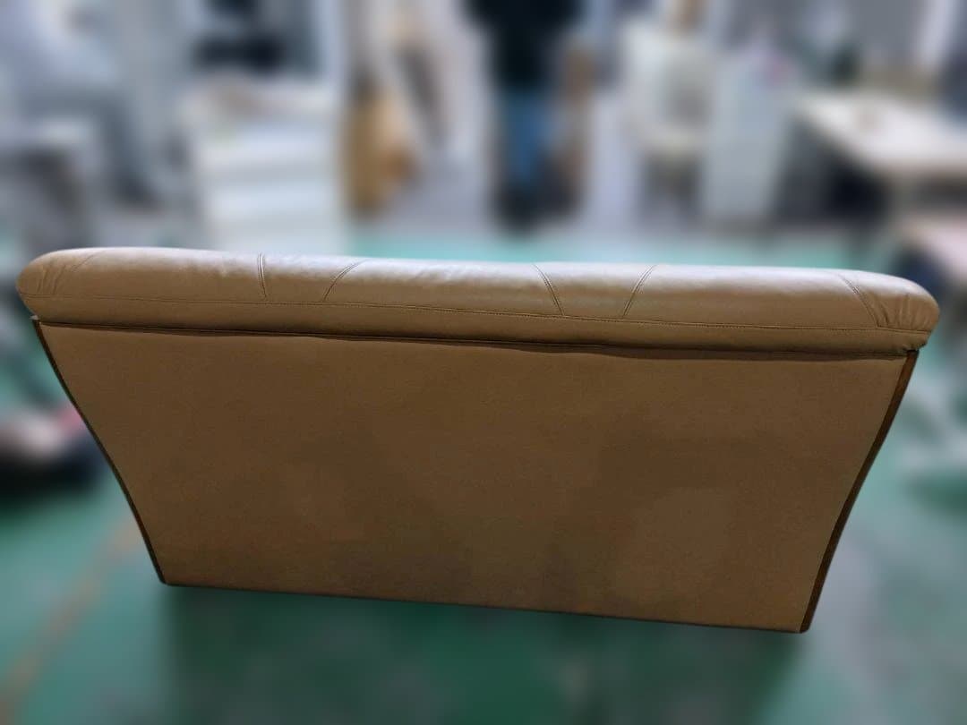 ベージュ レザーソファ 2人掛け 木製アームレスト