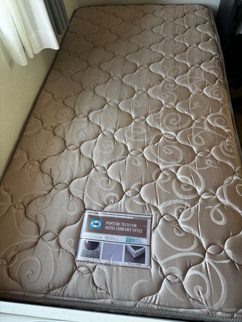 【1/8まで出品】シングルベッドフレーム +マットレス