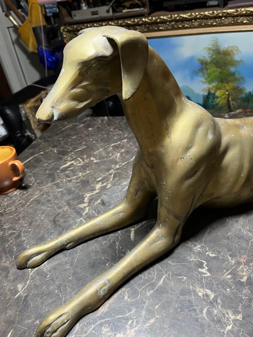 犬の置物　イングリッシュグレイハウンド　 真鍮製、オブジェ　真鍮製の犬