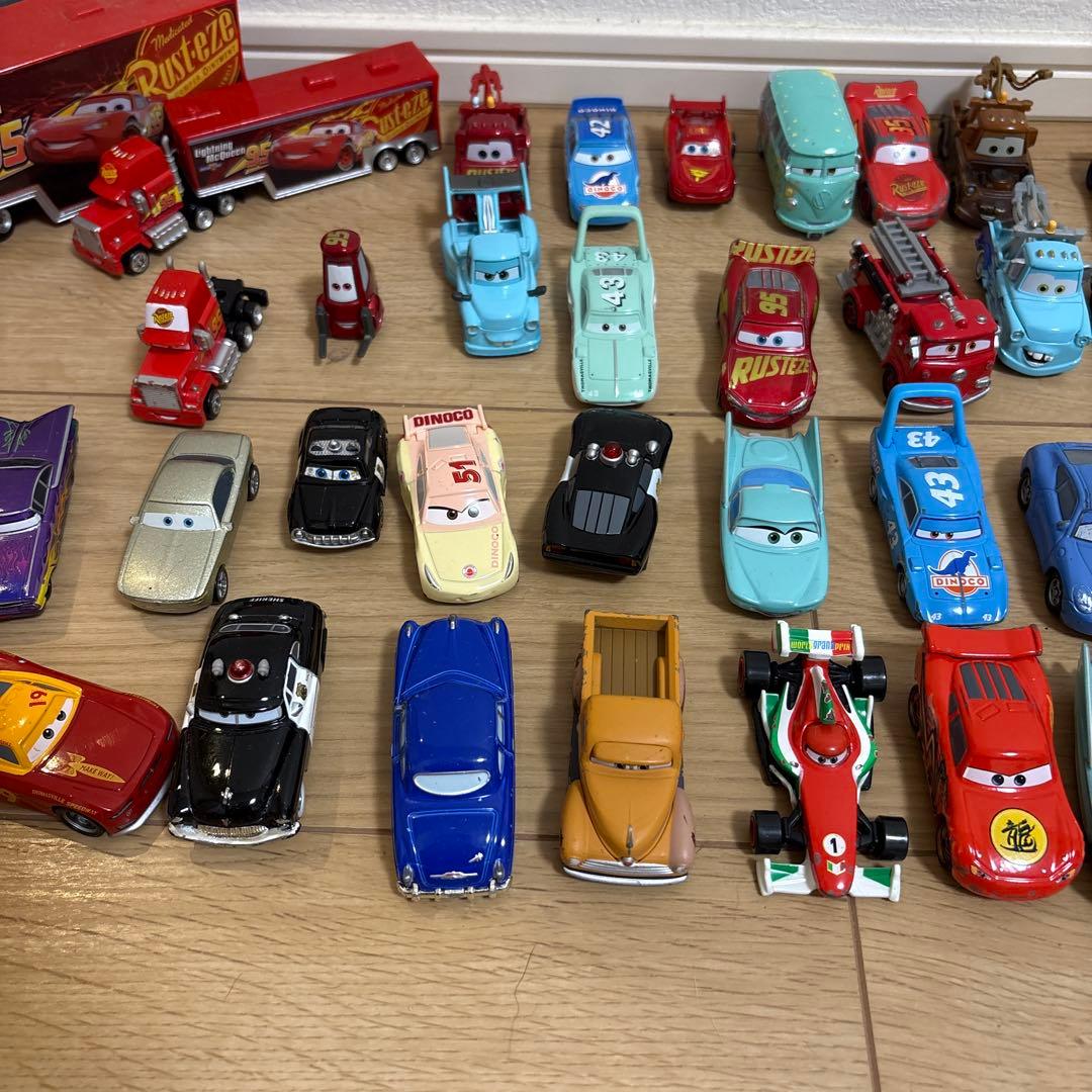 トミカ　カーズ ミニカー 43台セット トレーラー付き