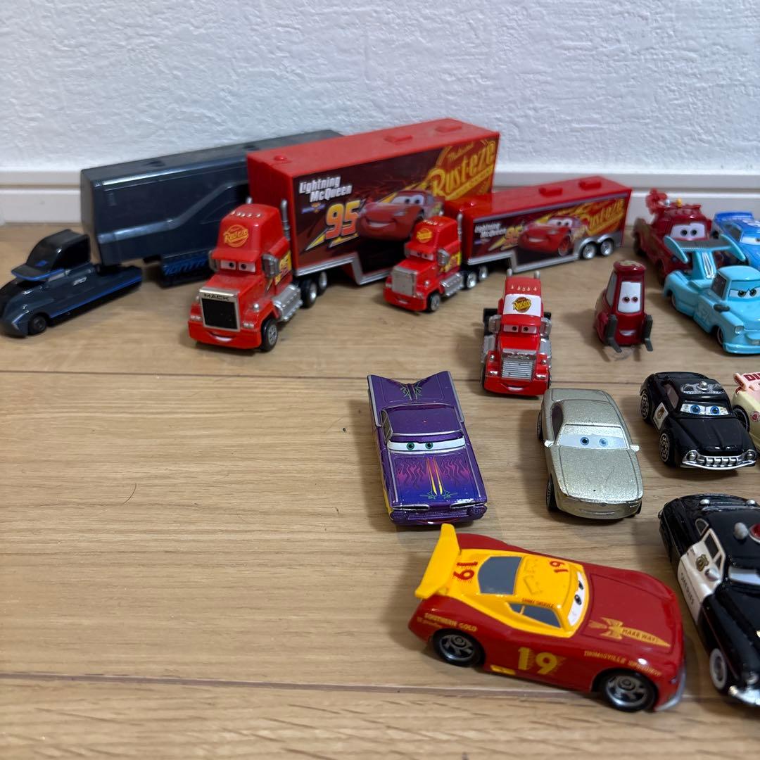 トミカ　カーズ ミニカー 43台セット トレーラー付き