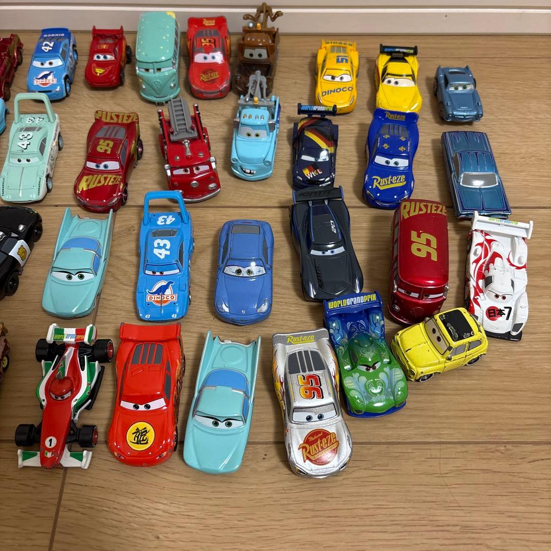 トミカ　カーズ ミニカー 43台セット トレーラー付き