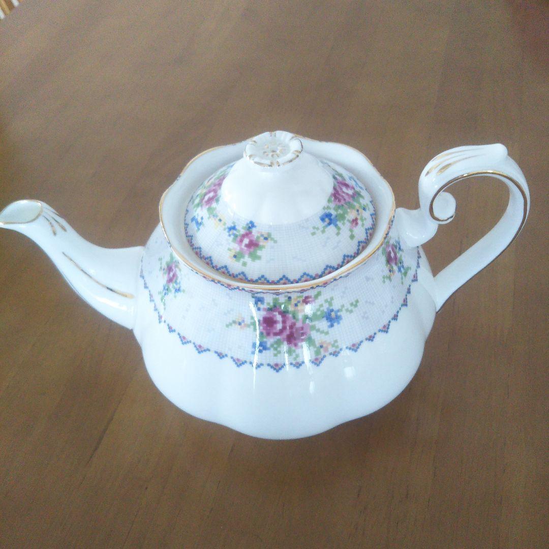 ロイヤルアルバート ティーポット&プレート6枚