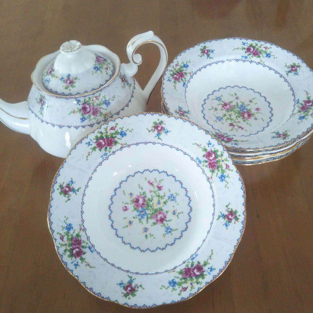 ロイヤルアルバート ティーポット&プレート6枚