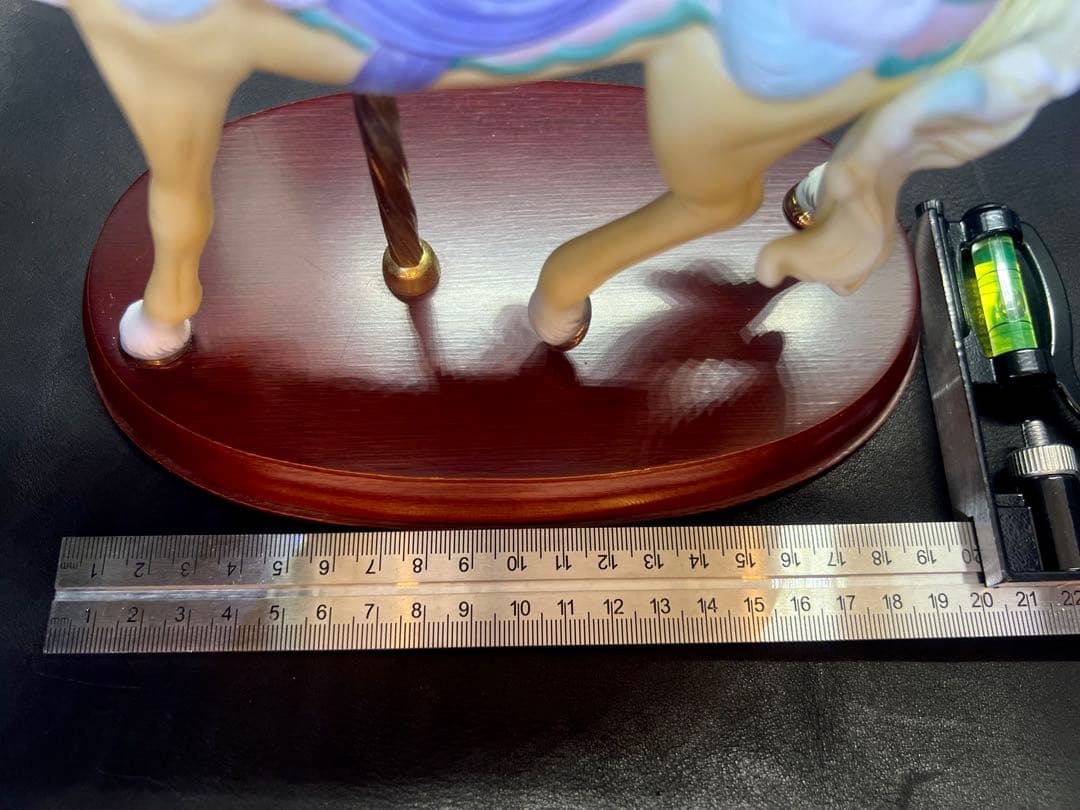 陶器製 馬の置物 花の装飾付き