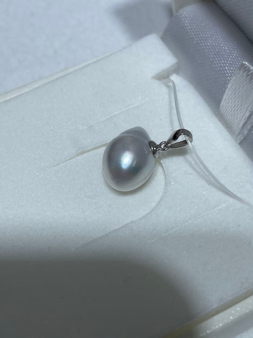 南洋白蝶バロック真珠 ドロップ型ペンダント ケース付き　K18WG 南洋　白蝶