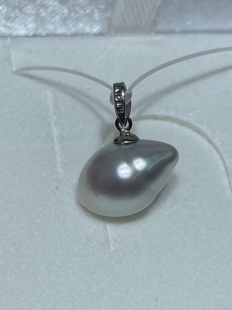 南洋白蝶バロック真珠 ドロップ型ペンダント ケース付き　K18WG 南洋　白蝶