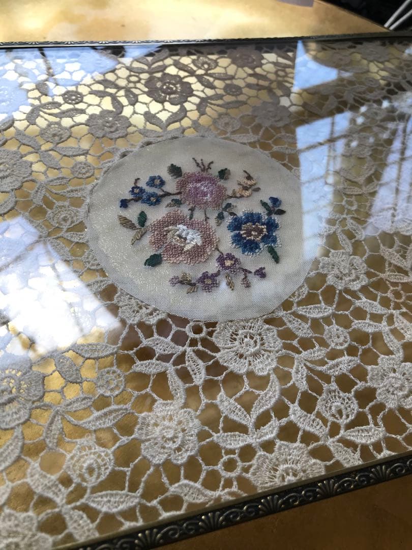 ベルサイユ姫系　パリ購入フランスアンティーク　プチポワン　真鍮脚付　ガラストレイ