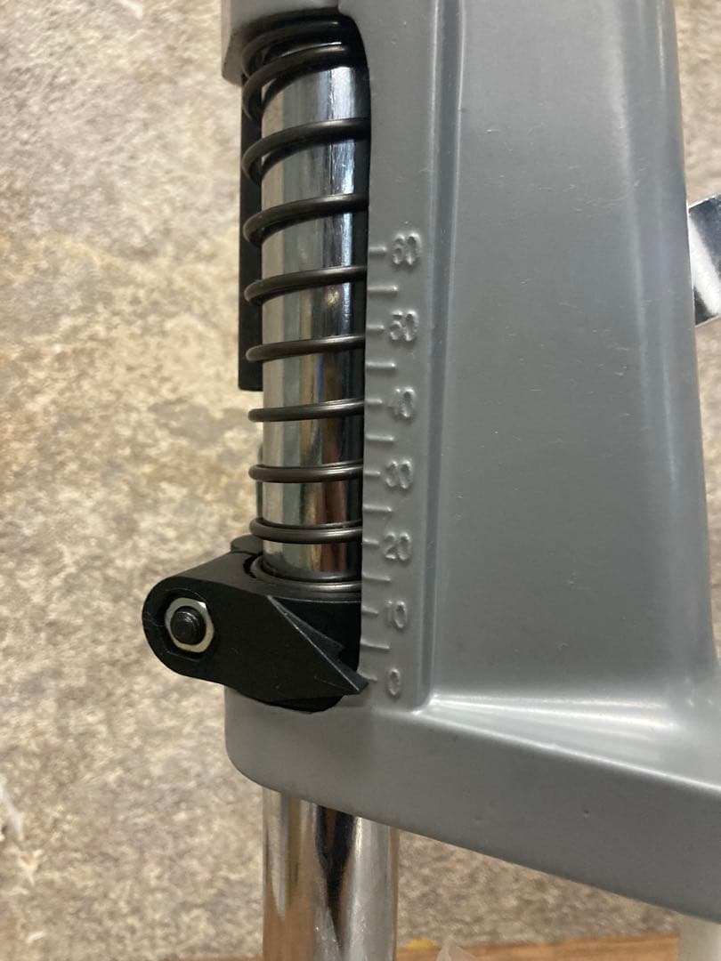 【SC-02】卓上 打栓機／キャッパー手動レバー式 高さ調整・深さ調整可 取説付