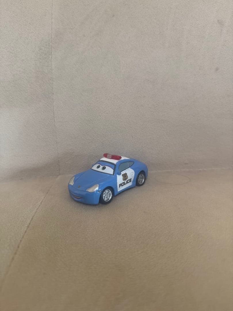 カーズ トミカ サリー ポリスカータイプ - メルカリ