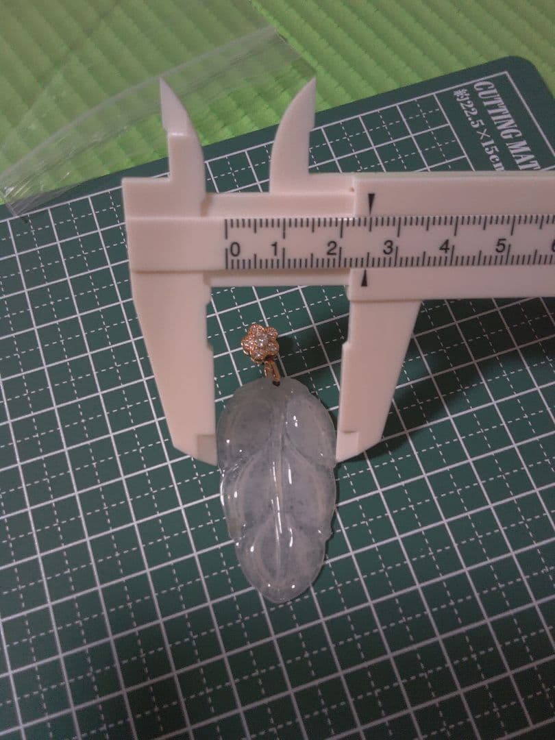 中国アンティーク★天然翡翠★葉っぱ型ペンダント★リーフ型★《#九運国際貿易》