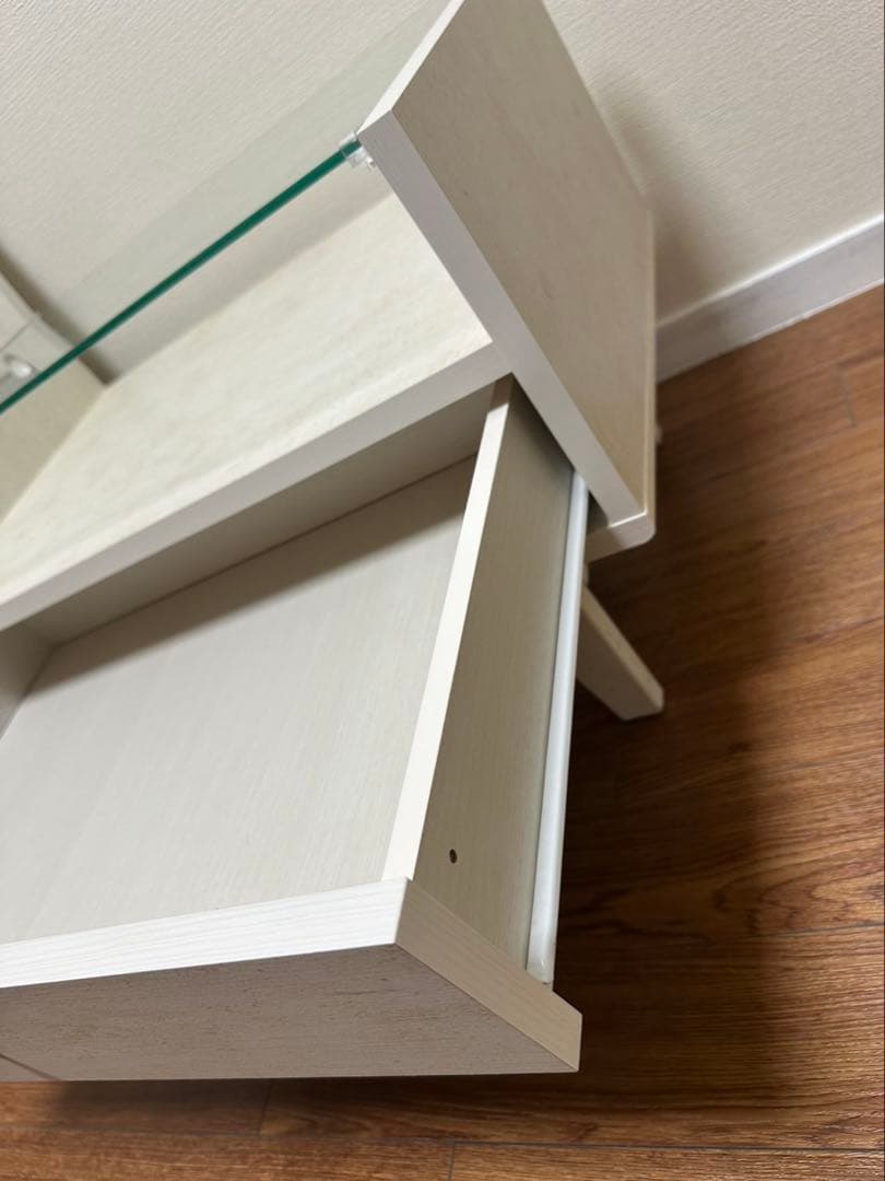 ニトリローテーブルホワイトドレッサーガラス天板ミラー付き　⚠️下記場所のみ送料無料