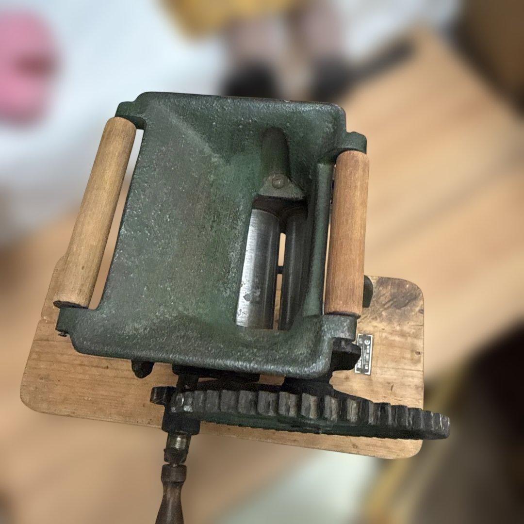 手動製麺機 鋳鉄製 緑色 コンパクト 早い者勝ち！お得に購入できる