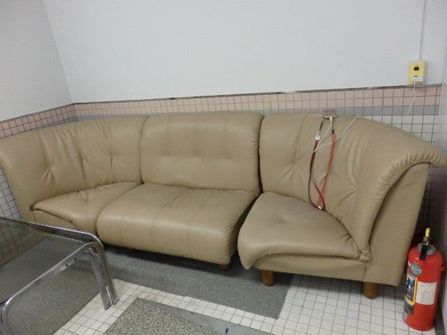 本革でかなりしっかりしてます。クッション性は抜群です。