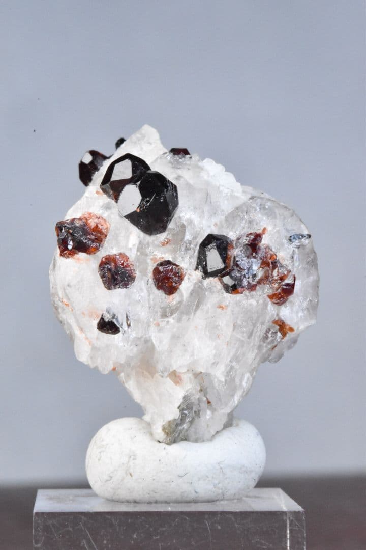 パキスタンスカルドゥ産 ガーネットオンクォーツ