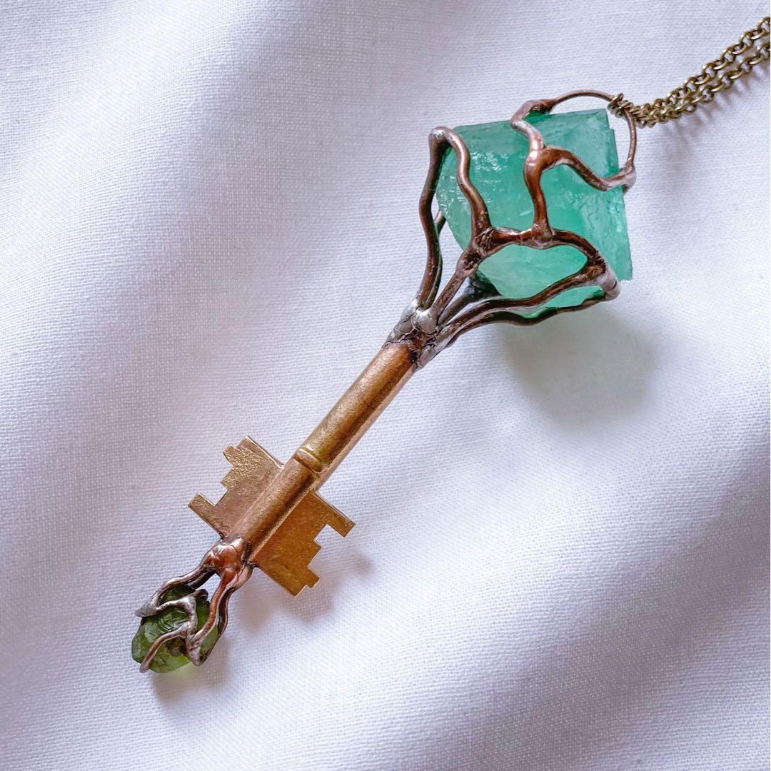 【美品】ニシオカルイ 森層図書館 ネックレス 天然石 フローライト アンティーク