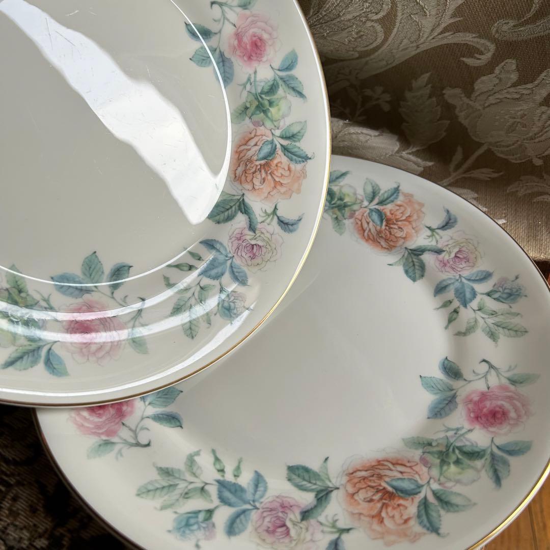  MistRose ──静かな英国の春を閉じ込めたプレート 2枚