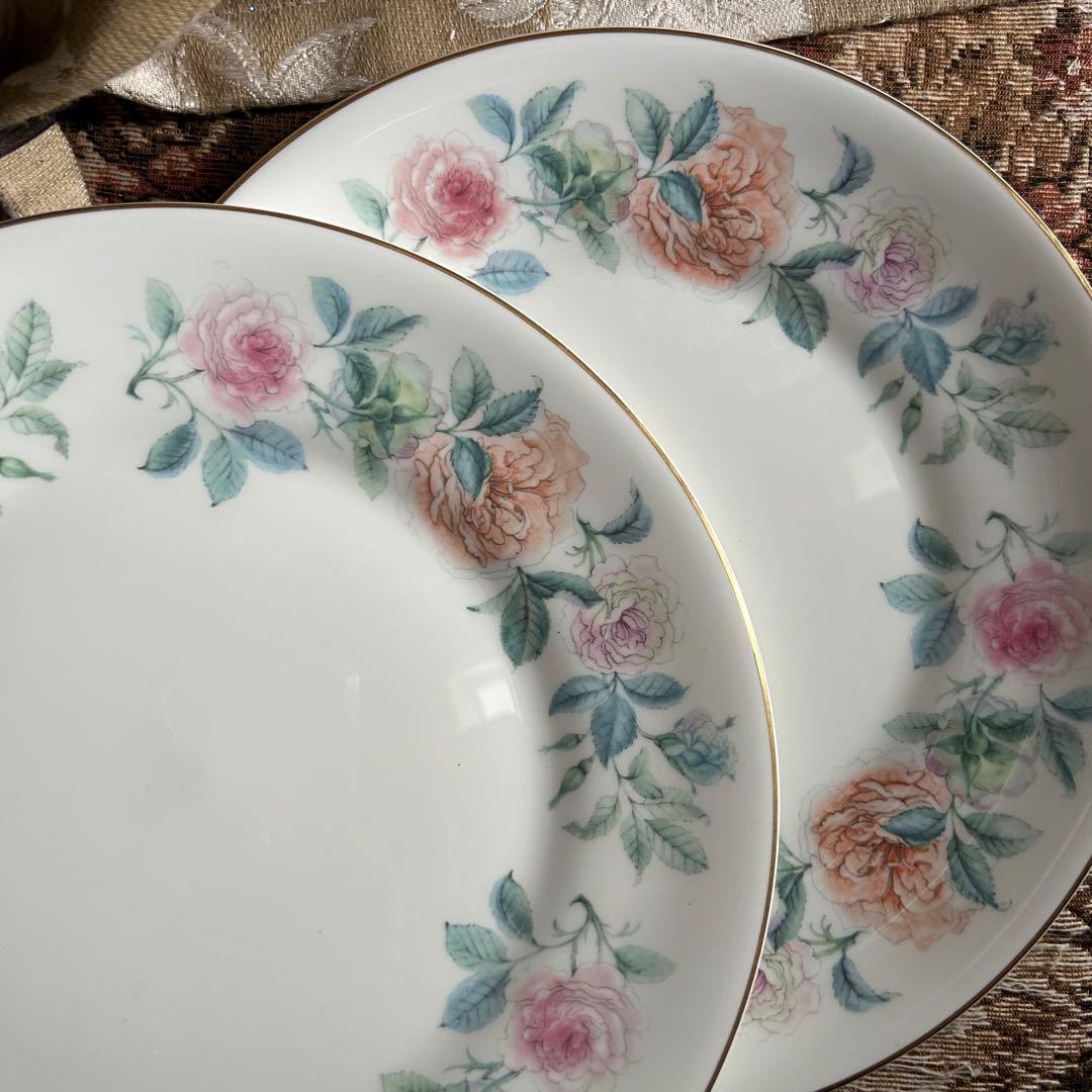  MistRose ──静かな英国の春を閉じ込めたプレート 2枚