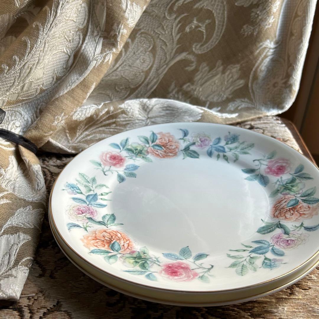  MistRose ──静かな英国の春を閉じ込めたプレート 2枚