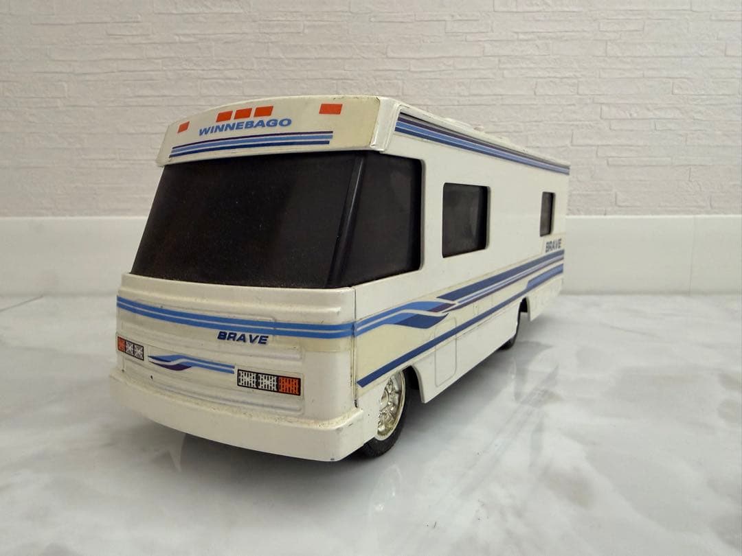 ウィネベーコブレイブ WINNEBAGO BRAVE ミニカー