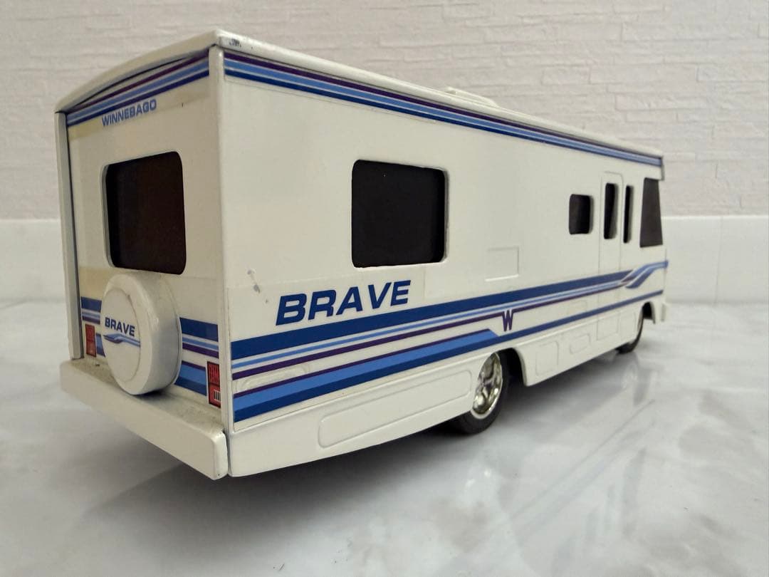 ウィネベーコブレイブ WINNEBAGO BRAVE ミニカー