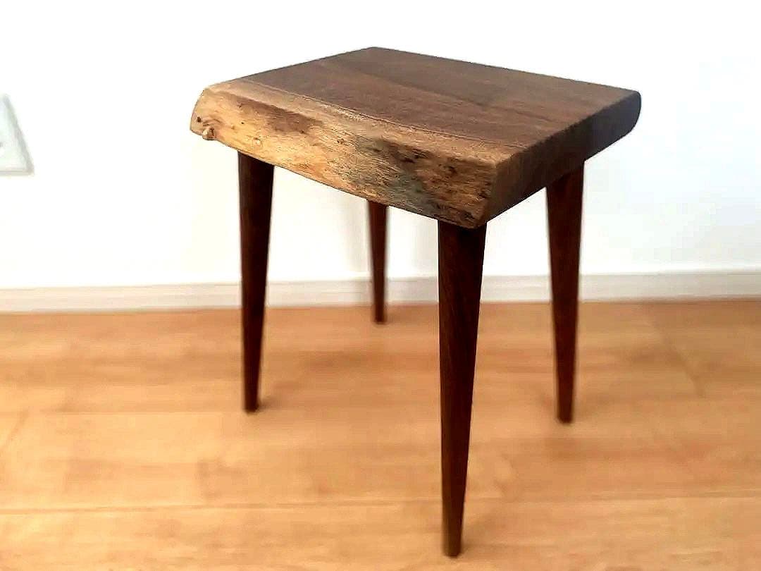 ブラックウォールナットの耳付きスツール