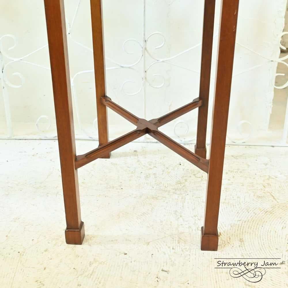 L3705-277 英国アンティーク クラシック サイドテーブル 収納 花台