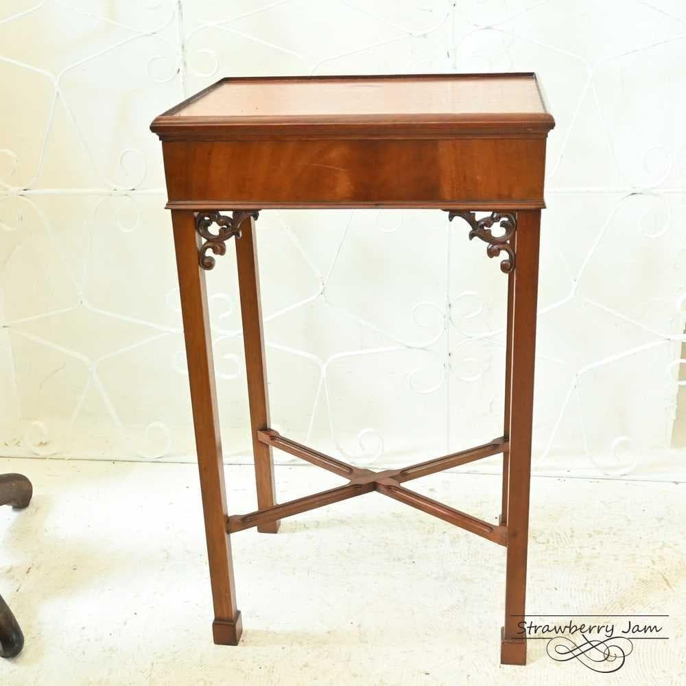 L3705-277 英国アンティーク クラシック サイドテーブル 収納 花台