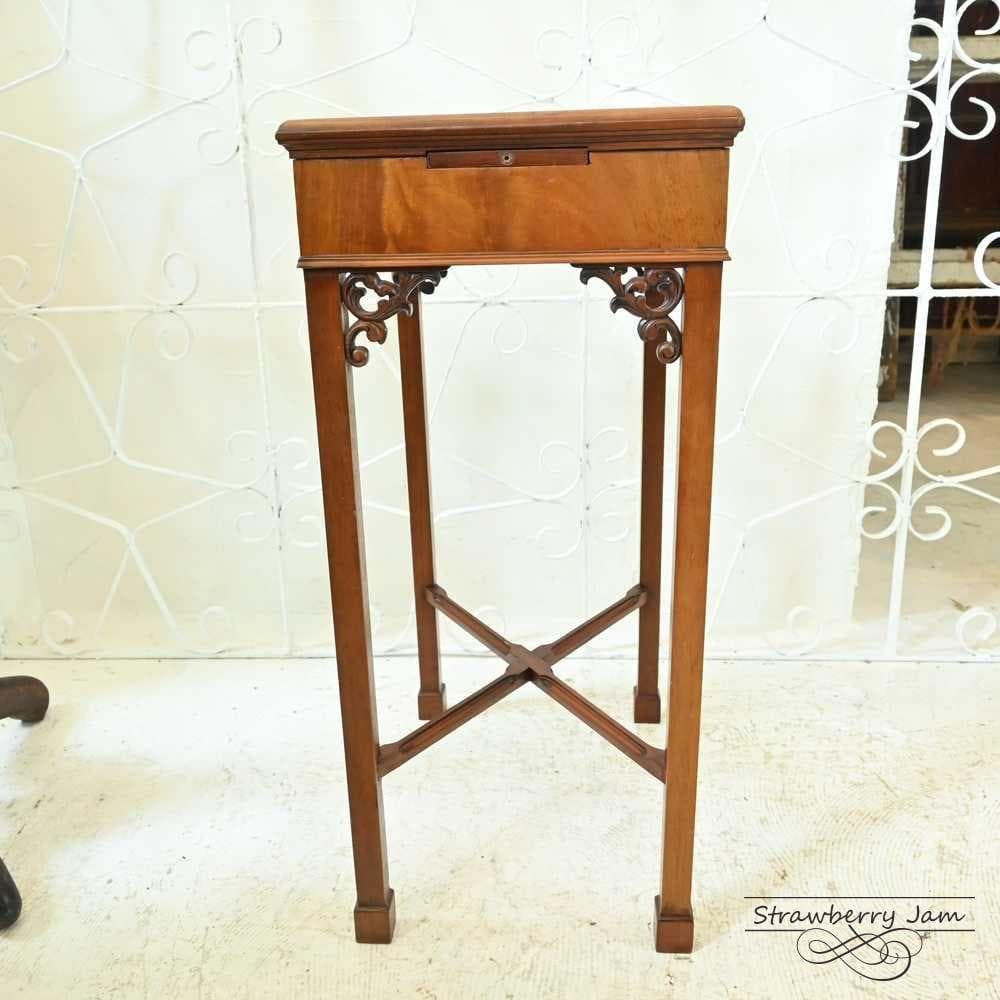 L3705-277 英国アンティーク クラシック サイドテーブル 収納 花台