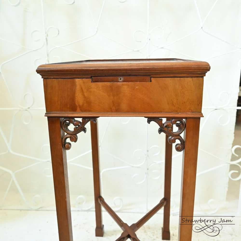 L3705-277 英国アンティーク クラシック サイドテーブル 収納 花台