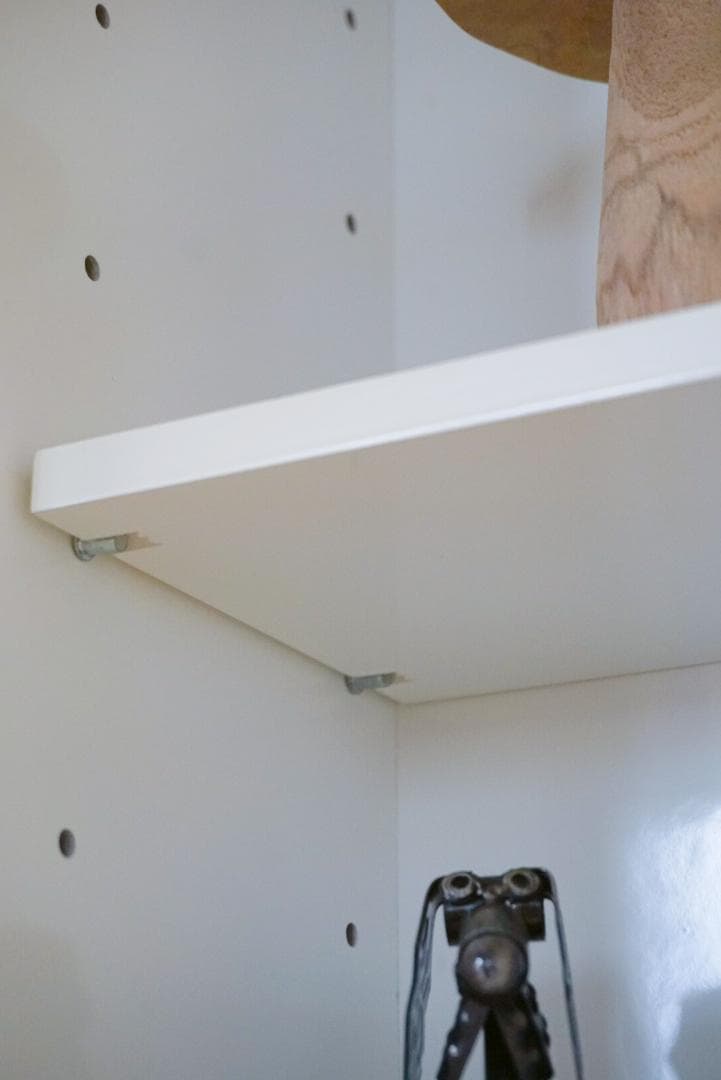 White Shelf / 丸窓