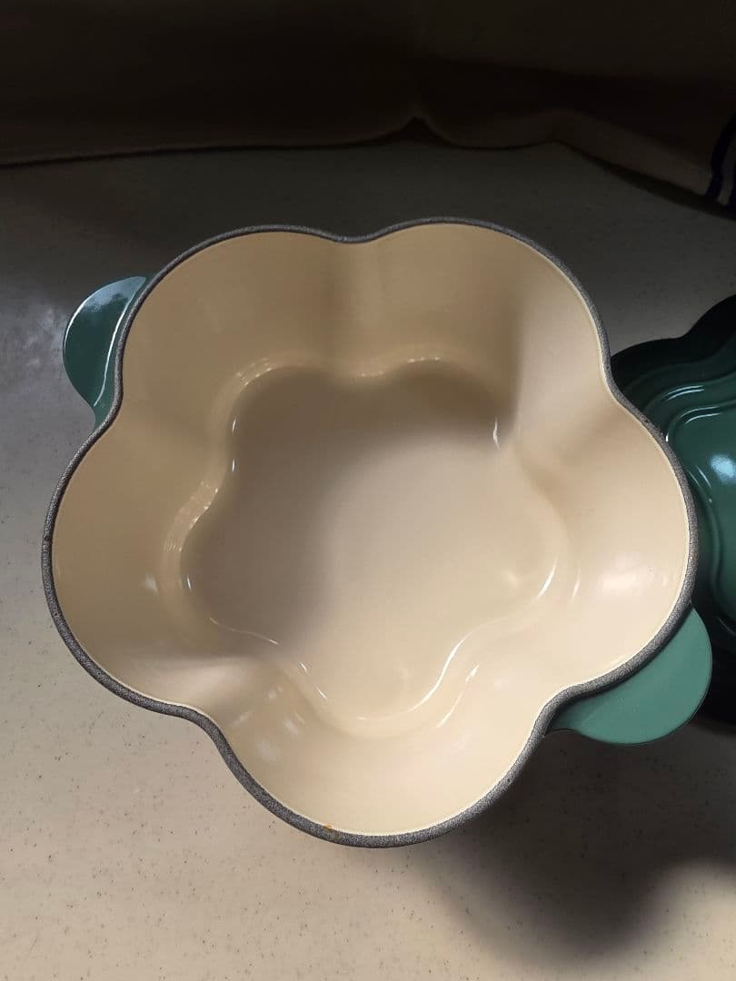 Le Creuset ル・クルーゼ　ココットフルール　(アーティチョーク）