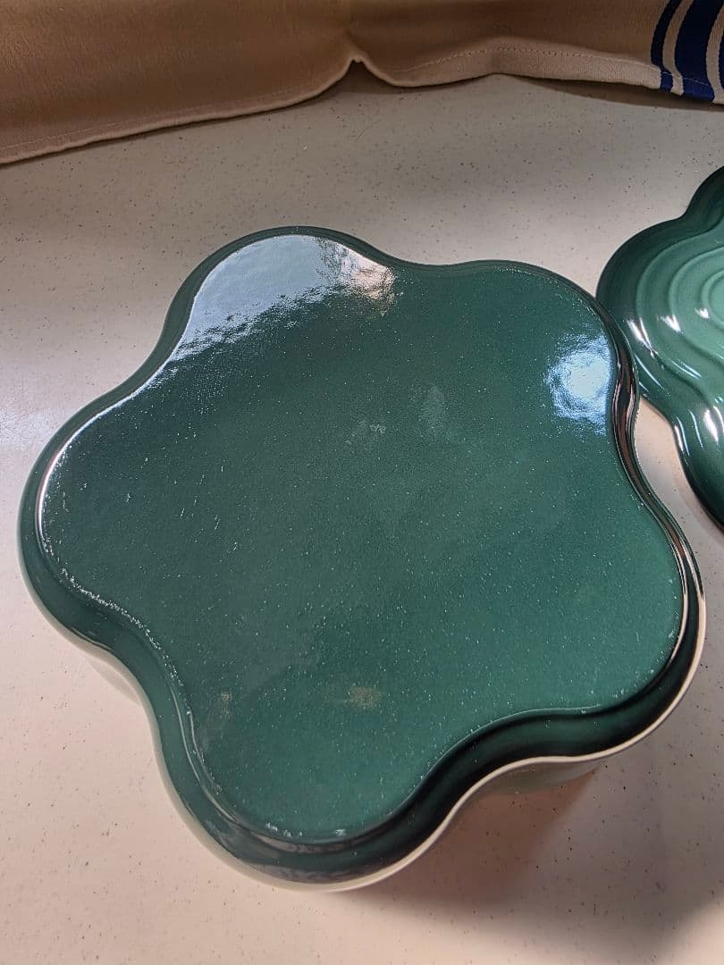 Le Creuset ル・クルーゼ　ココットフルール　(アーティチョーク）