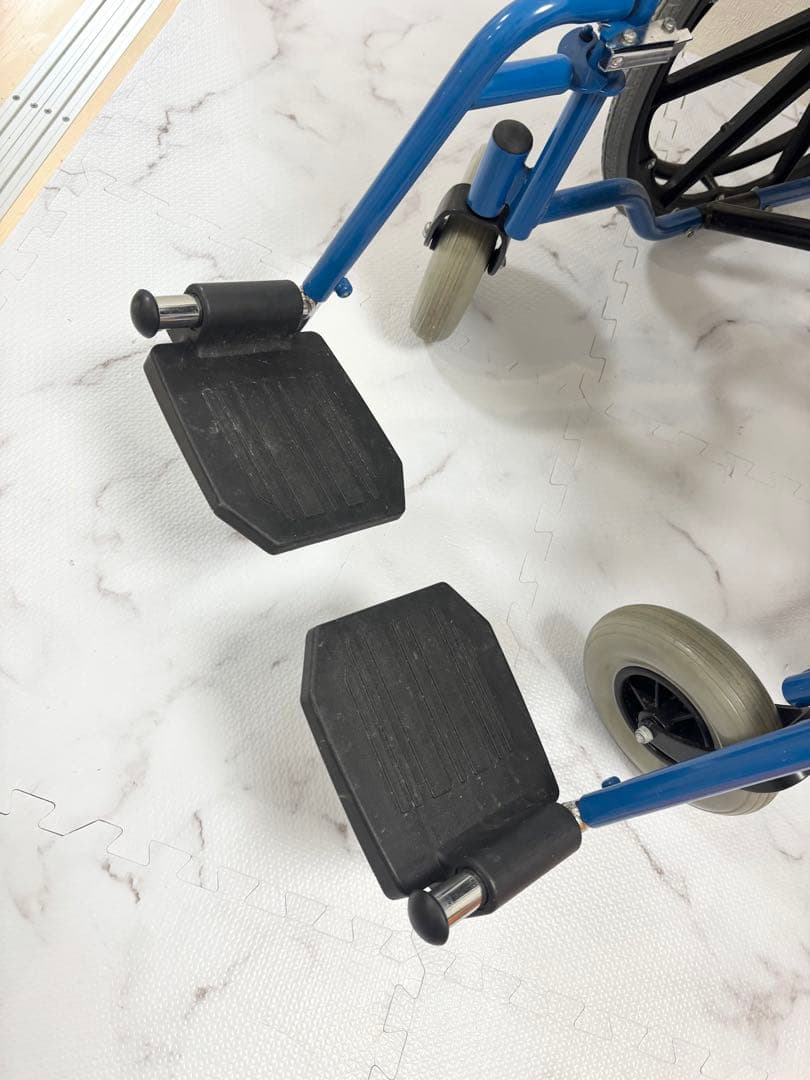 Drive DeVillbiss 自走用車椅子　ブレーキ付き　折り畳み　介護　青