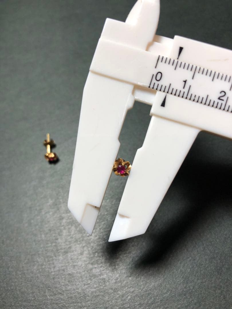 K18 計0.7g ルビー　フラワーデザイン　ピアス