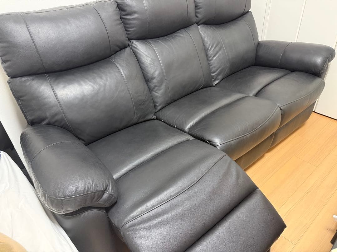 【osu】【ニトリ】3人掛け電動リクライニングソファ テーブル付 本革