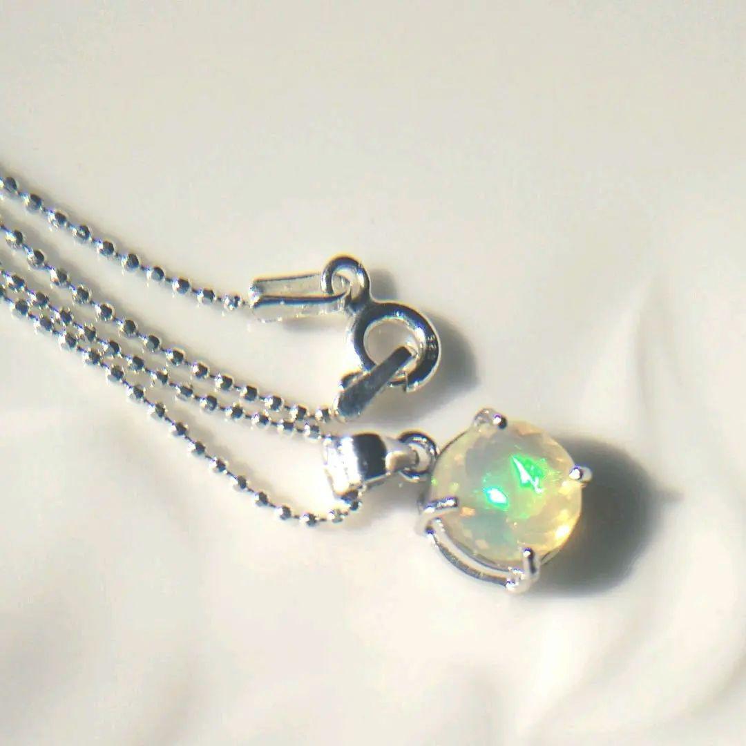 0.8ct オパール ペンダント