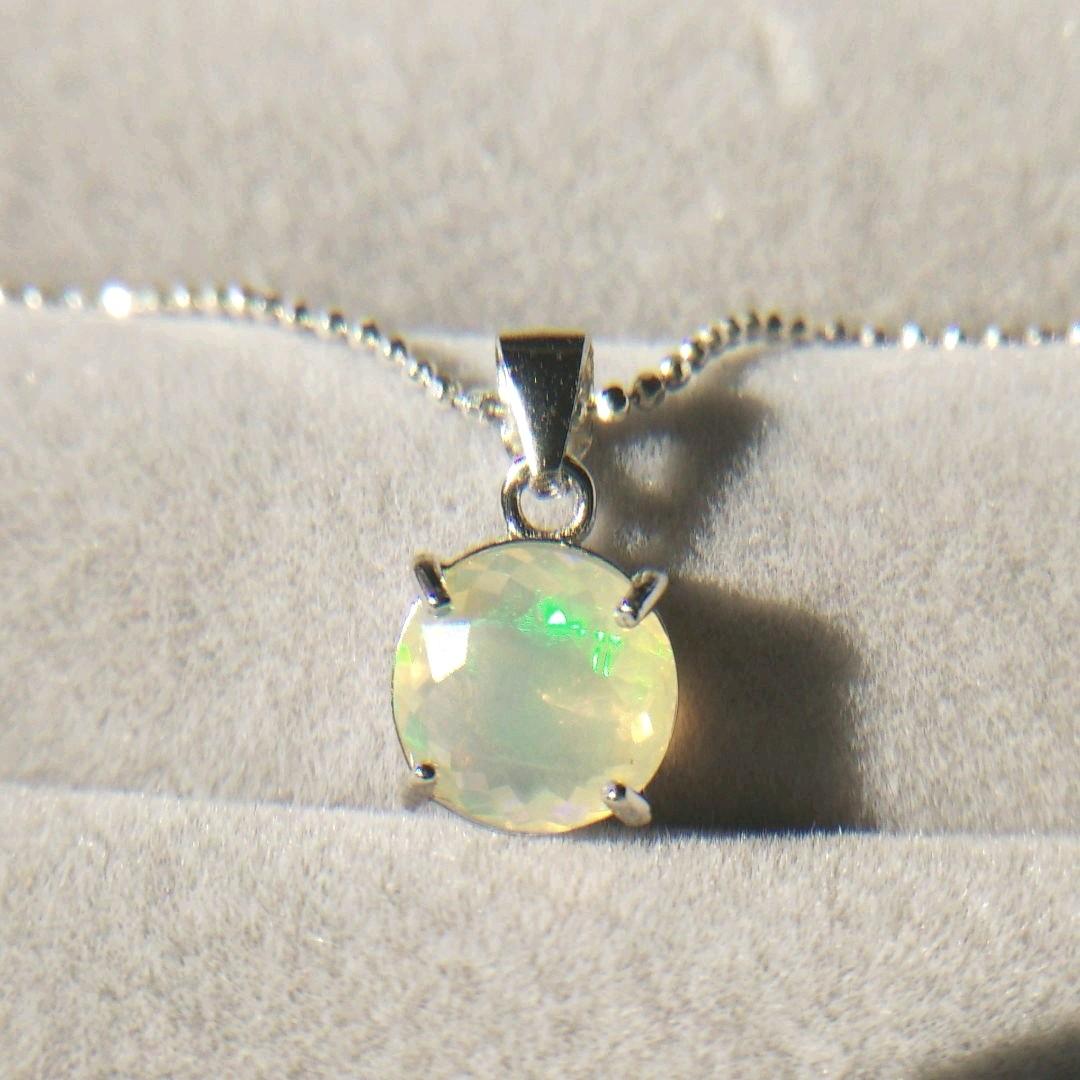 0.8ct オパール ペンダント