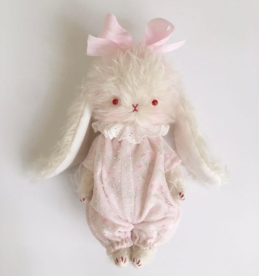 優しい垂れ耳うさぎちゃん アーティストベア 海外作家様 ハンドメイド ぬいぐるみ