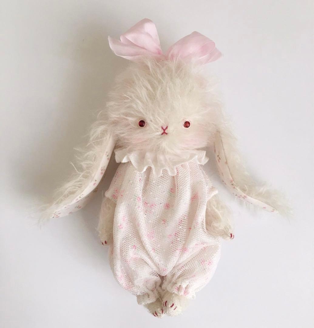 優しい垂れ耳うさぎちゃん アーティストベア 海外作家様 ハンドメイド ぬいぐるみ